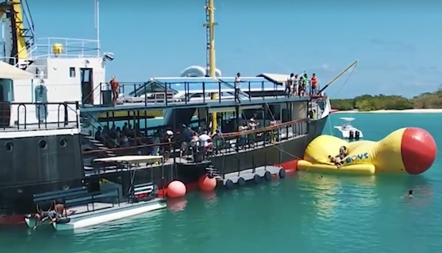 D-BOAT: Το τάνκερ που έγινε θαλάσσιο πάρκο! [ΒΙΝΤΕΟ]