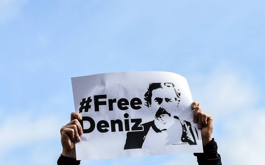 Ερντογάν προς Μέρκελ: Ανταλλάσσω τον δημοσιογράφο με τους στρατηγούς