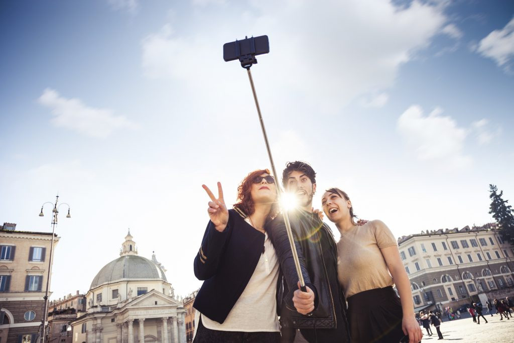 Το Μιλάνο απαγόρευσε τα selfie stick