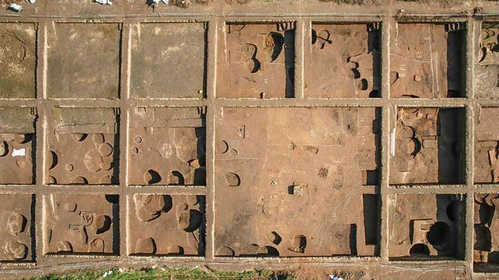 Αρχαία επιγραφή, σκαλισμένη σε βράχο, ανακαλύφθηκε στη βόρεια Κίνα