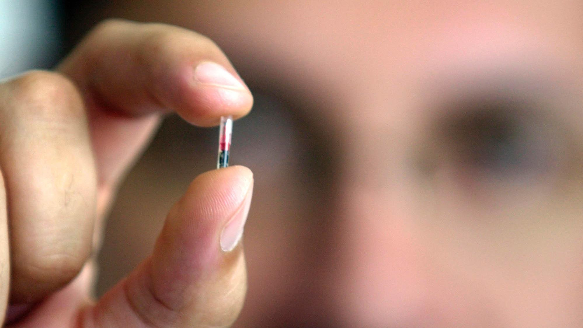 Εταιρεία στις ΗΠΑ ανακοίνωσε την εμφύτευση microchip στους εργαζομένους της