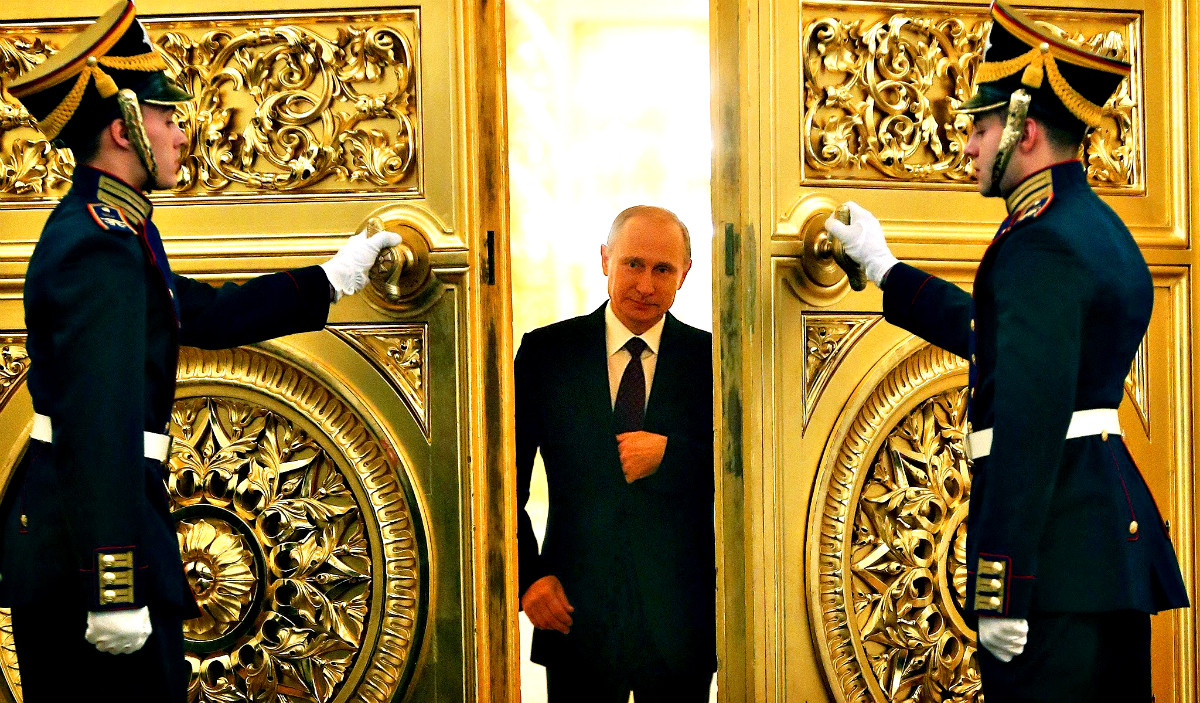 Διαβάζοντας την ιστορία της Ρωσίας ο Πούτιν αποφασίζει για το μέλλον της