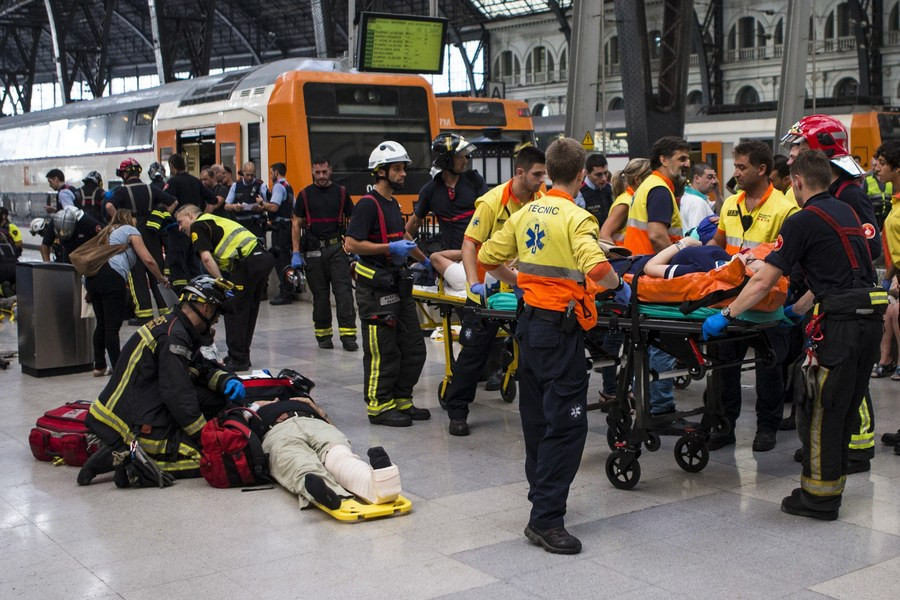 Δεκάδες τραυματίες σε σιδηροδρομικό ατύχημα στη Βαρκελώνη [ΒΙΝΤΕΟ]
