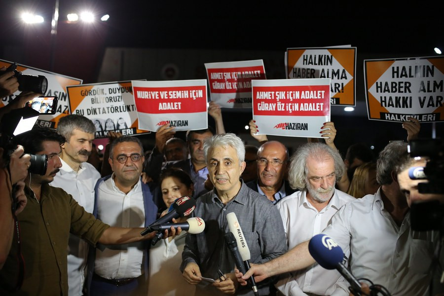 Τουρκία: Αποφυλακίστηκαν 7 δημοσιογράφοι της εφημερίδας Cumhuriyet