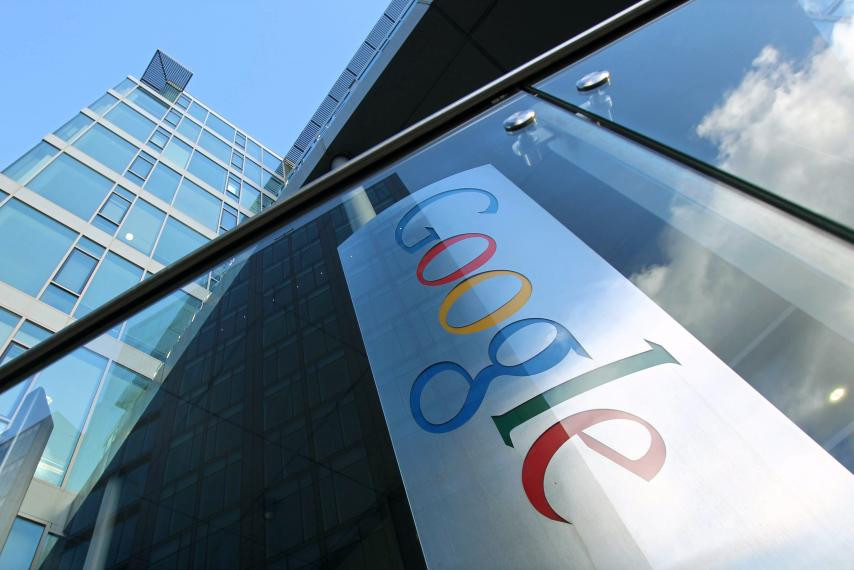 Η ΕΕ ζητάει από τη Google να πληρώσει φόρο σε εφημερίδες και πρακτορεία ειδήσεων