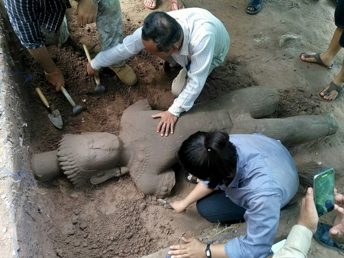 Ανγκόρ Βατ: Ανακαλύφθηκε άγαλμα – «φύλακας» του αρχαίου νοσοκομείου