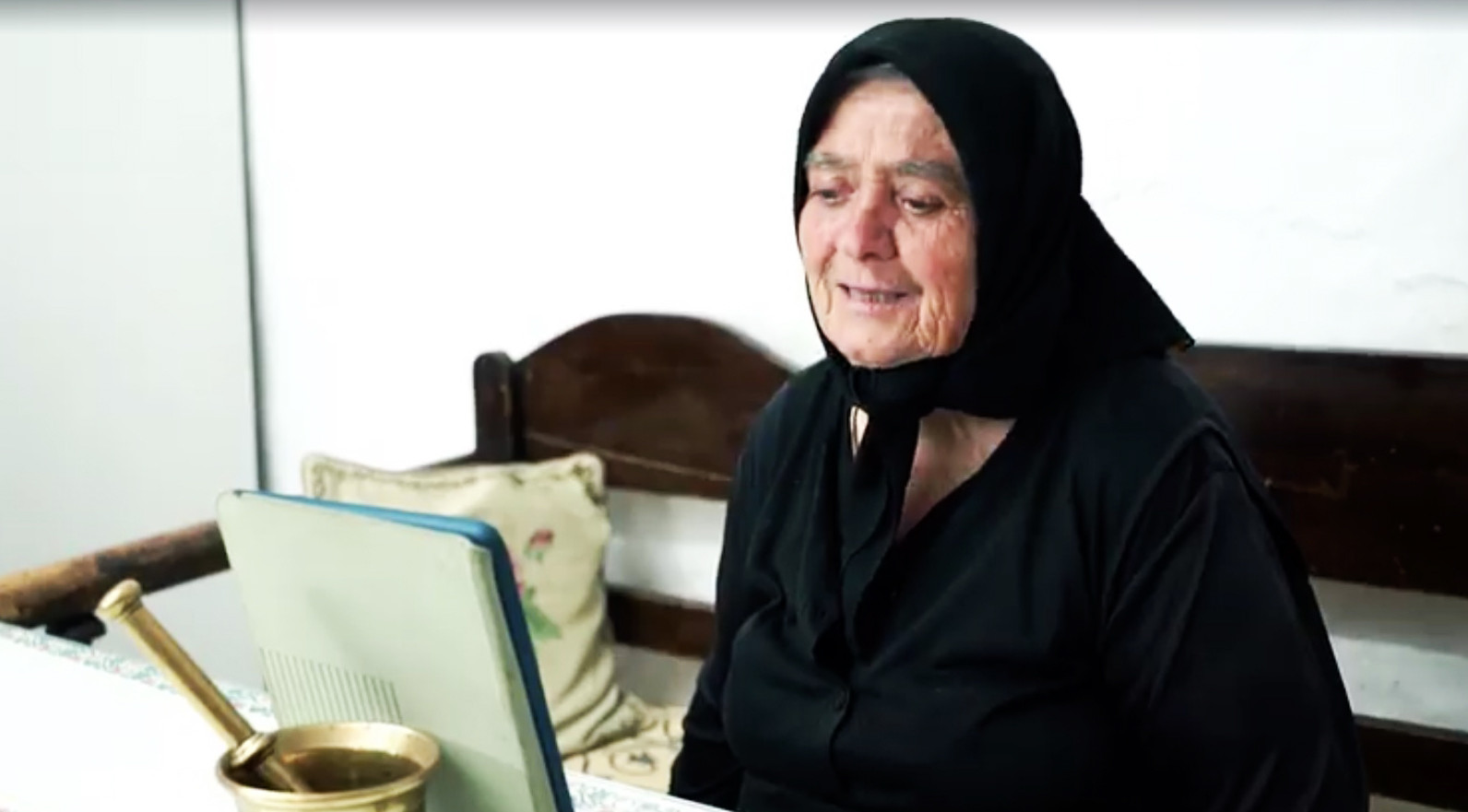 Ημιμαραθώνιος Κρήτης: Η Κρητικιά γιαγιά παίρνει την «σκυτάλη» από την Ελληνίδα μάνα [Βίντεο]