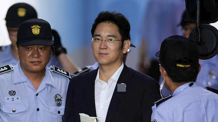 Σκάνδαλο διαφθοράς στη Ν. Κορέα: Κινδυνεύει με κάθειρξη 12 ετών ο κληρονόμος της Samsung