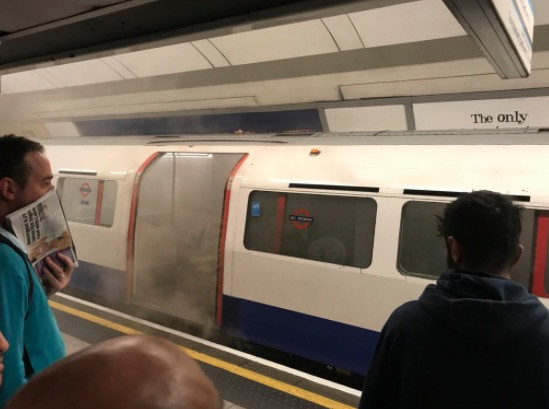 Πανικός από φωτιά σε σταθμό μετρό στο Λονδίνο [ΦΩΤΟ]
