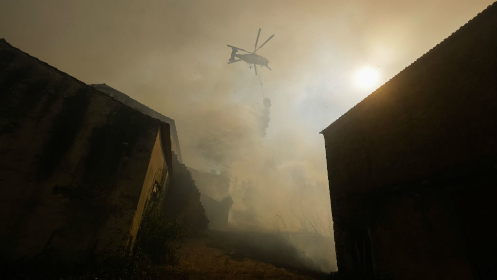 Νέες μεγάλες πυρκαγιές μαίνονται στην Πορτογαλία