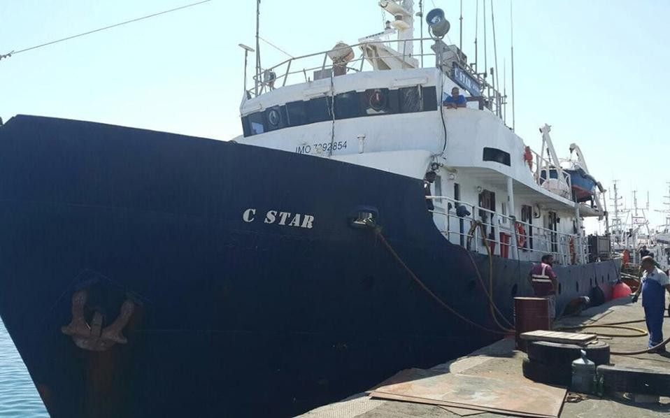 Πλοίο ΜΚΟ πήγε να συνδράμει το C-Star όμως οι ακροδεξιοί αρνήθηκαν τη βοήθεια