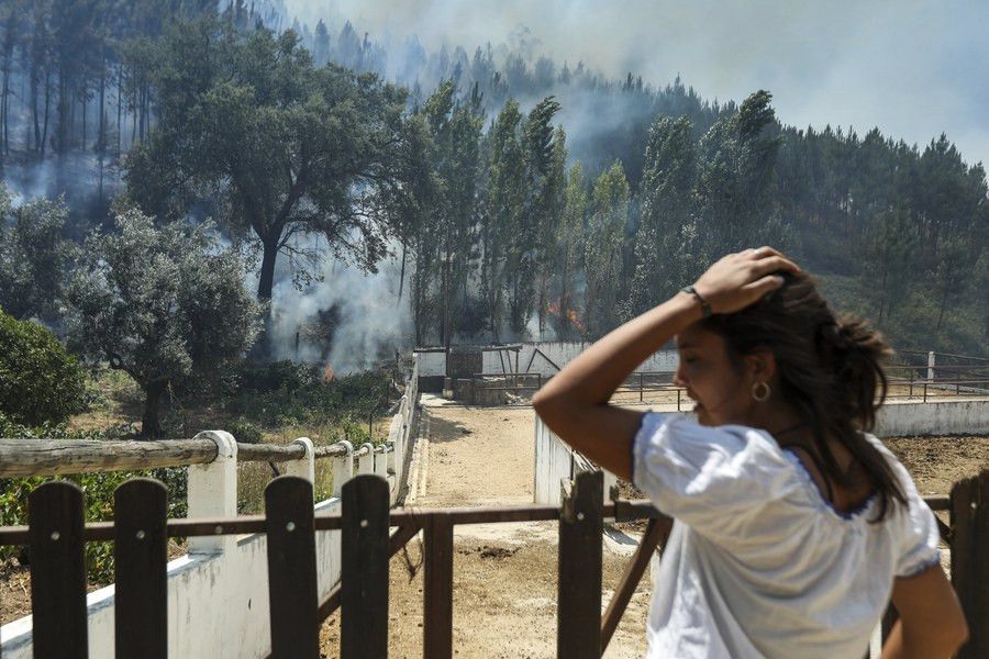 Ισχυρές πυρκαγιές μαίνονται στην Πορτογαλία και την Κορσική [ΦΩΤΟ + ΒΙΝΤΕΟ]