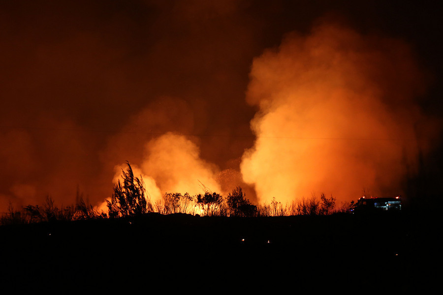 Μαίνεται η πυρκαγιά στον Κάλαμο: Κάηκαν πάνω από 20 σπίτια – Σε πύρινο κλοιό η Ζάκυνθος  [ΦΩΤΟ+ΒΙΝΤΕΟ]