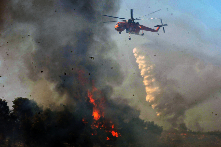 Σε εξέλιξη η μεγάλη πυρκαγιά στον Κάλαμο – Στις φλόγες και ο Βαρνάβας