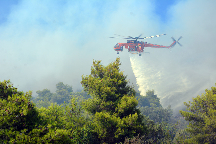 Τρία νέα μέτωπα φωτιάς στη Ζάκυνθο – Μάχη με τις φλόγες και στην Κεφαλονιά