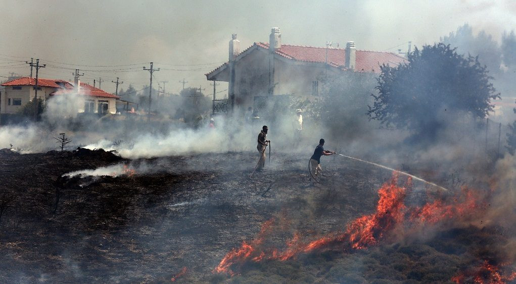 Μάχη με τις φλόγες σε Βαρνάβα, Γραμματικό, Καπανδρίτι – Υπό μερικό έλεγχο τα μέτωπα σε Ηλεία, Ζάκυνθο