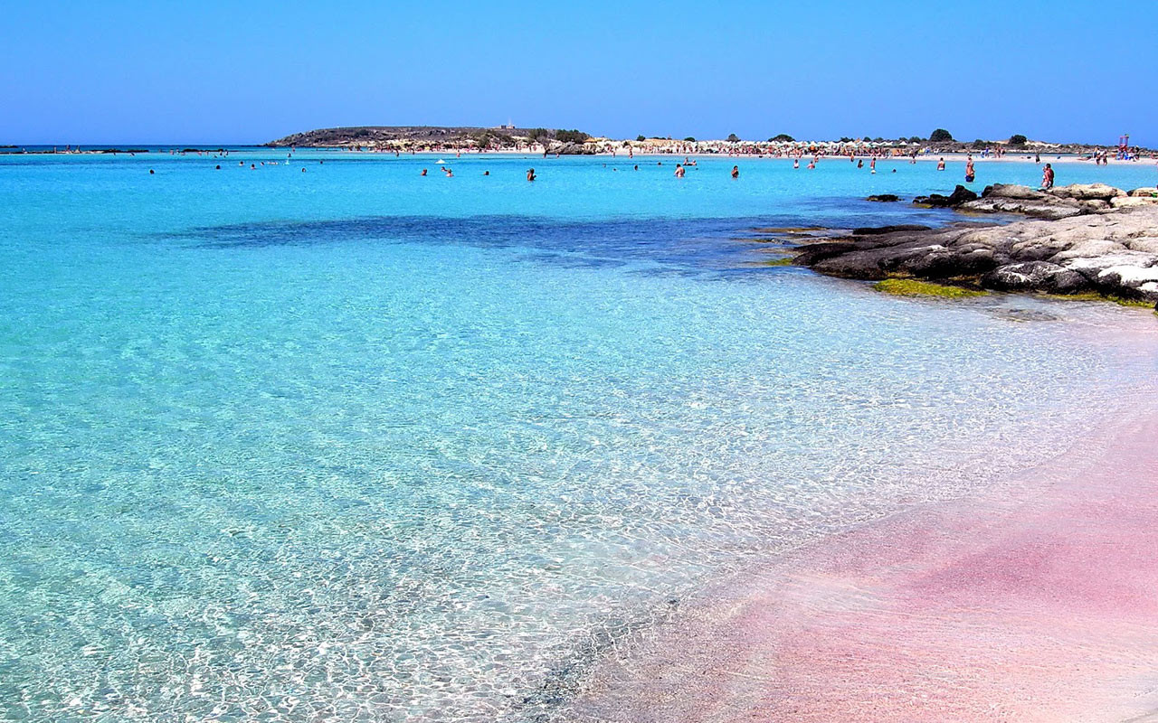 Μια ελληνική στις 10 πιο πολύχρωμες παραλίες του κόσμου