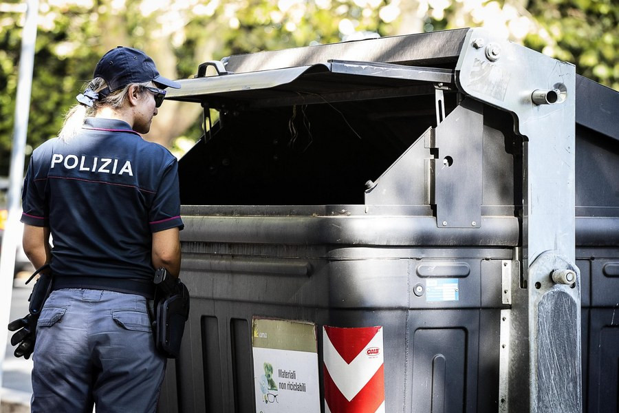 Ρώμη: Δύο γυναικείες γάμπες βρέθηκαν σε κάδο απορριμμάτων