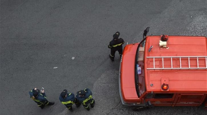 Λεωφορείο πήρε φωτιά εν κινήσει στη Βαρυμπόμπη