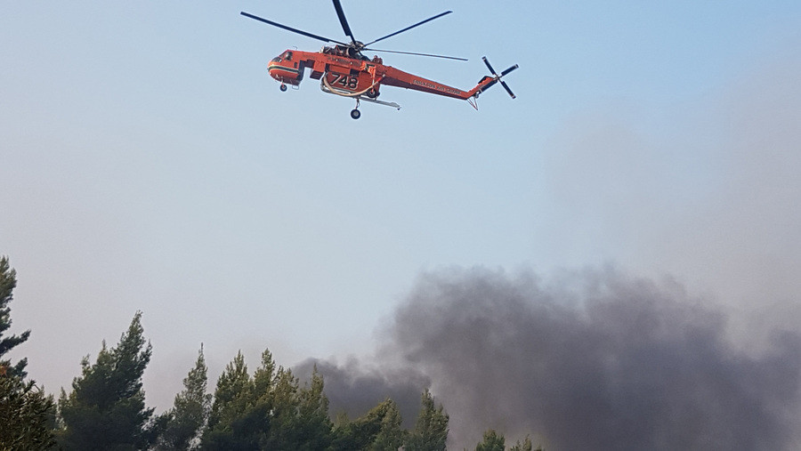 Φωτιά στο Μενίδι, κοντά στο κανάλι του Μόρνου – Πυρκαγιά σε δασική έκταση στο Μαρκόπουλο