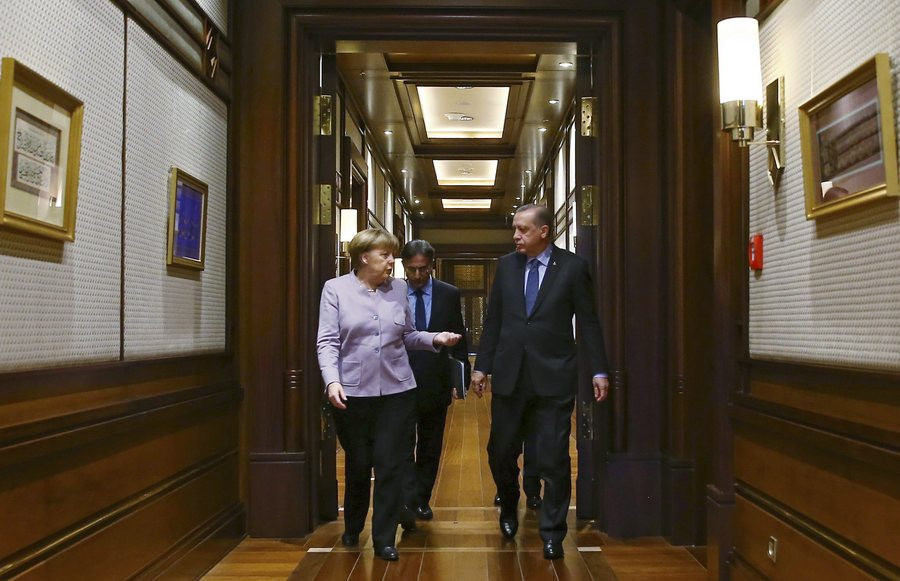 Μέρκελ και Σουλτς απαντούν στον Ερντογάν για την παρέμβαση στις γερμανικές εκλογές