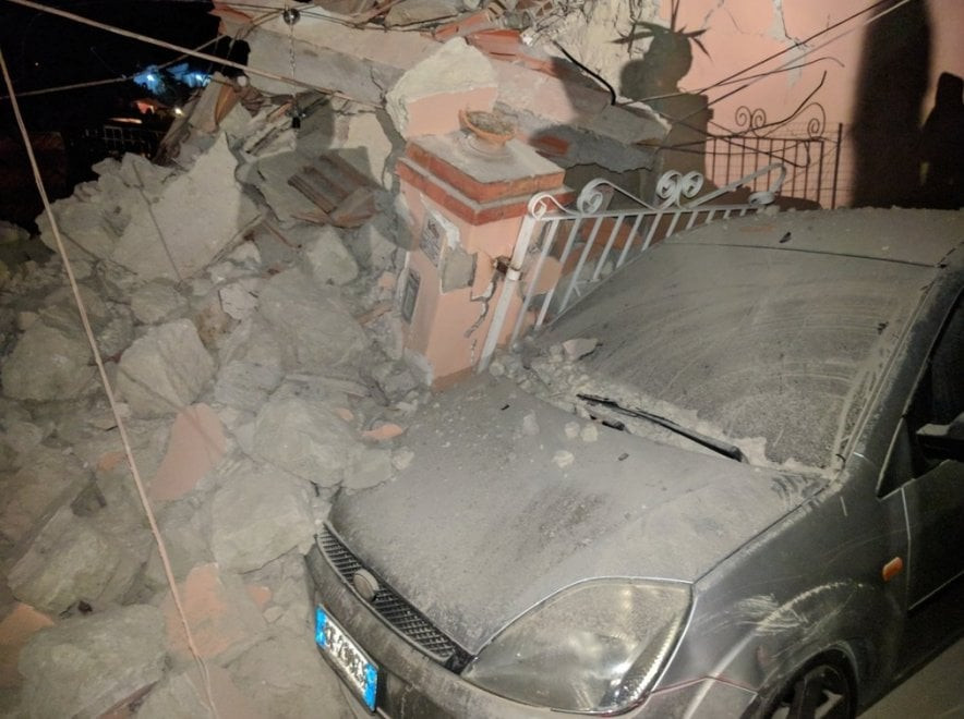 Σεισμός στη Νότια Ιταλία: Τουλάχιστον μία νεκρή, επτά εγκλωβισμένοι στα ερείπια