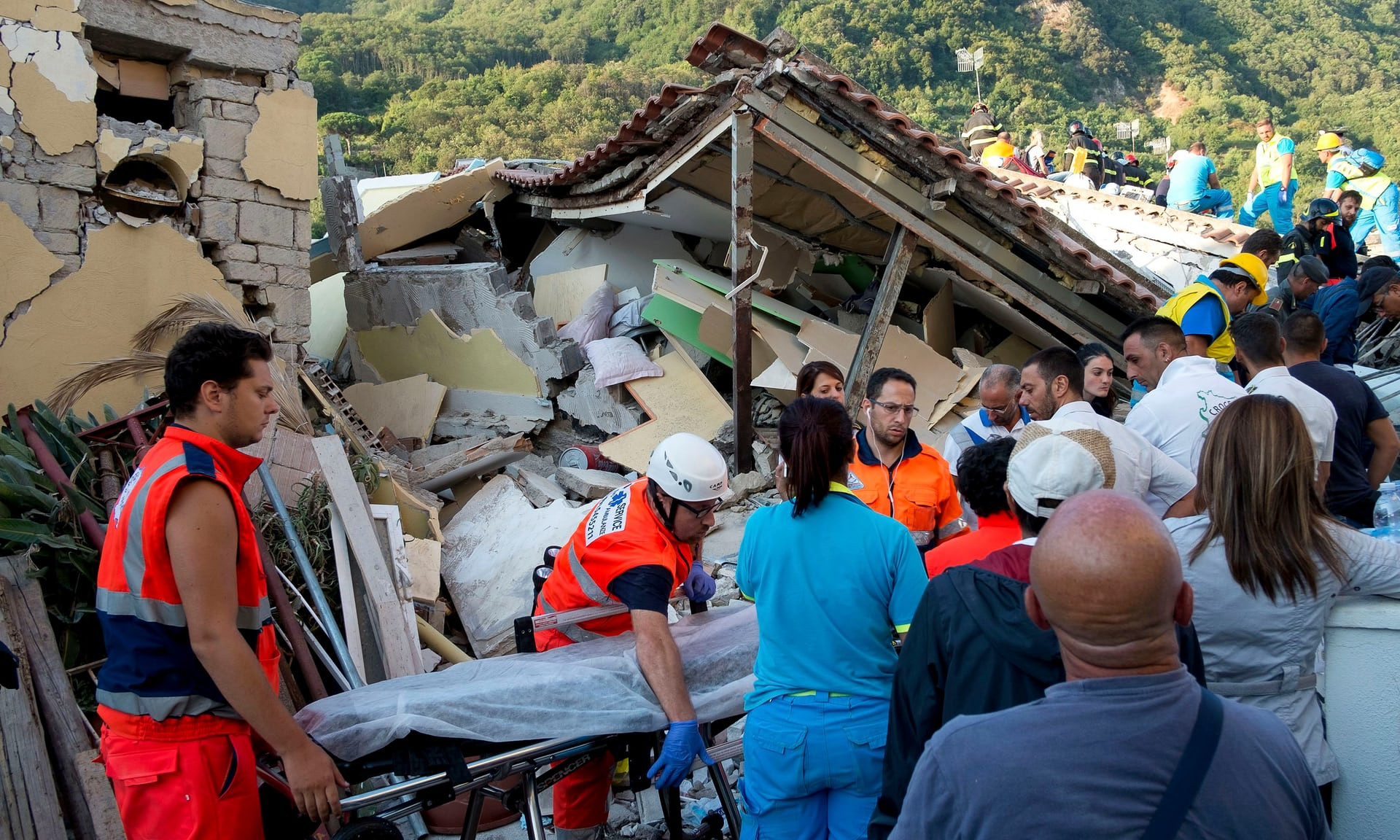 Σεισμός στην Ιταλία: Οι διασώστες απεγκλώβισαν ακόμη ένα παιδί από τα ερείπια