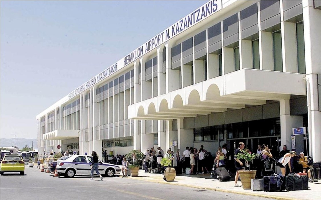 Αναστάτωση στο αεροδρόμιο Ηρακλείου: Άντρας έσπασε τη τζαμαρία με πυροσβεστήρα