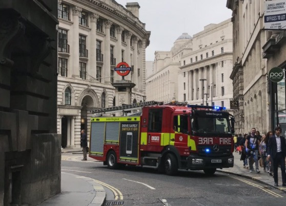 Συναγερμός για φωτιά σε σιδηροδρομικό σταθμό στο Λονδίνο