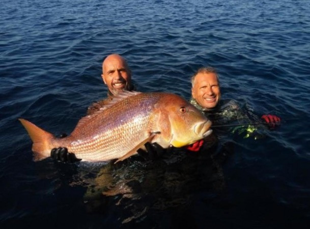 Παγκόσμιος ρέκορντμαν Έλληνας ψαροντουφεκάς που έπιασε συναγρίδα 11 κιλών!