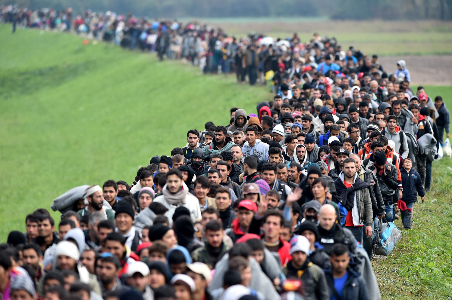 Μειώθηκε η ροή των προσφύγων προς την Ευρώπη – Αντιμετωπίζουν βασανιστήρια, απαγωγές και σεξουαλική βία