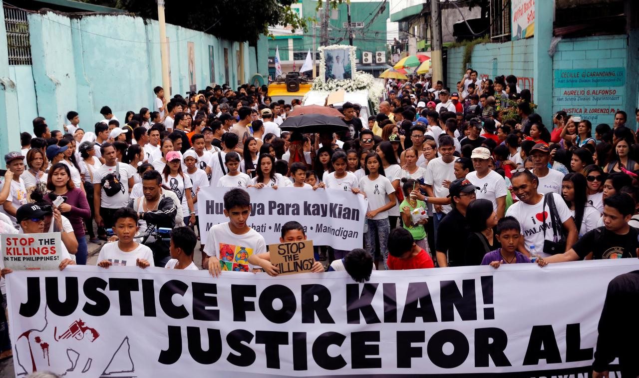Φιλιππίνες: Σε οργισμένη διαδήλωση μετατράπηκε η κηδεία του σκοτωμένου από την αστυνομία εφήβου