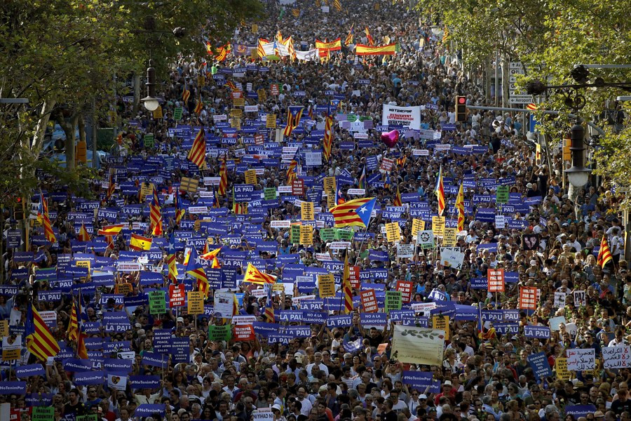 Aκόμα και οι γάϊδαροι πετάνε στην Καταλονία των καλών μας ΜΜΕ