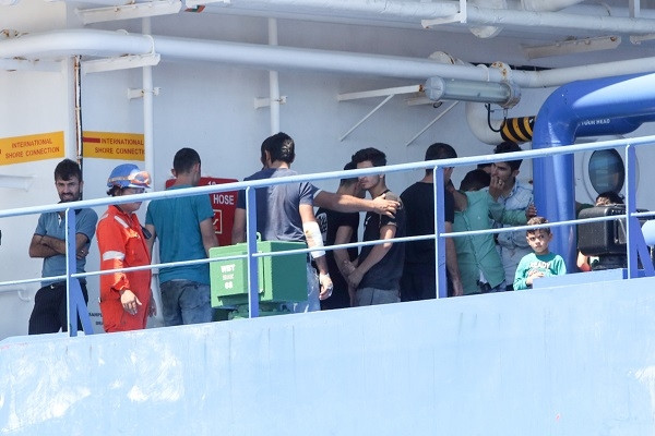 Στο Ηράκλειο οι 103 πρόσφυγες που περισυνέλεξε δεξαμενόπλοιο ανοιχτά της Κρήτης