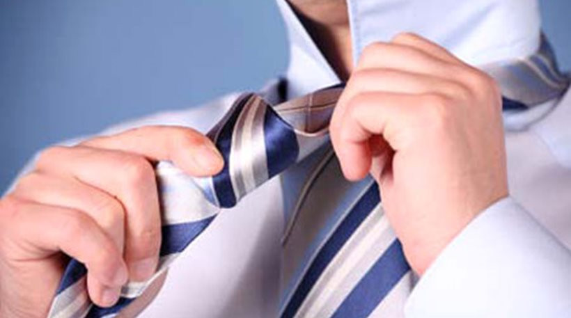 Πως να δέσετε τη γραβάτα σας σε λιγότερο από 10 δευτερόλεπτα [ΒΙΝΤΕΟ]