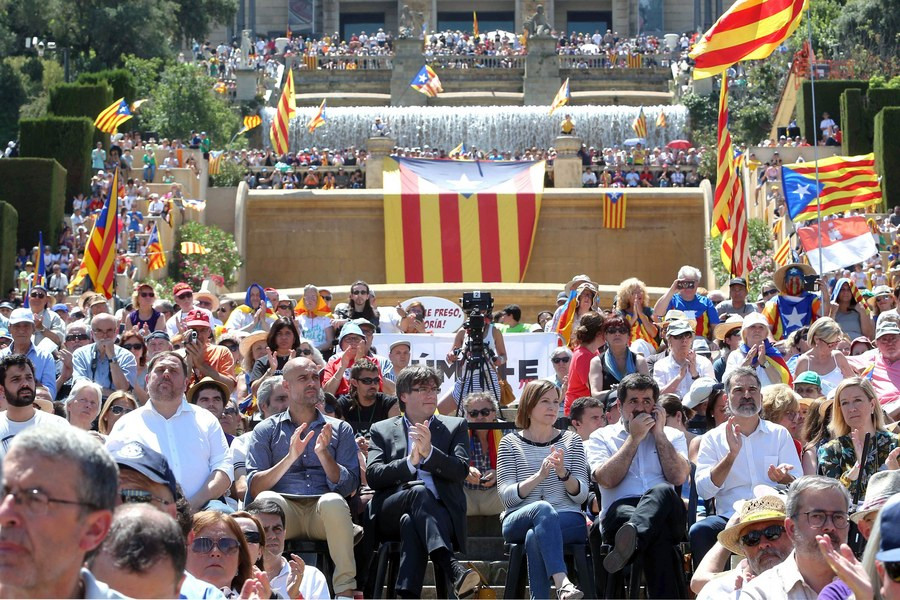Το Συνταγματικό Δικαστήριο ακυρώνει το δημοψήφισμα στην Καταλονία