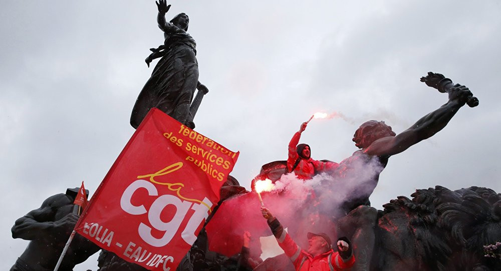 Γαλλία: «Θερμή» απεργιακή υποδοχή στον Μακρόν ετοιμάζουν τα συνδικάτα