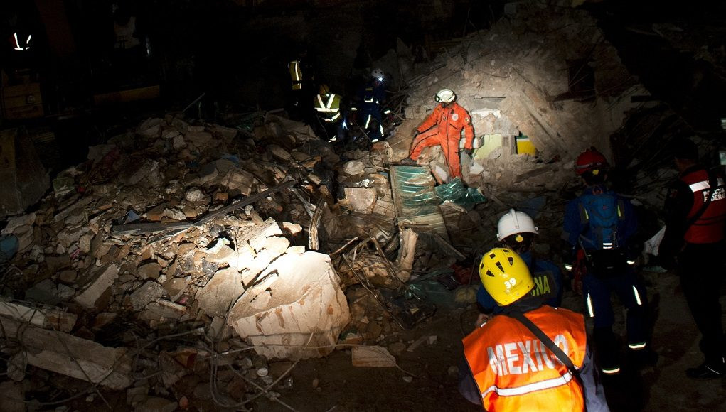 Αναζητούν επιζώντες στα συντρίμμια στο Μεξικό – Στους 61 οι νεκροί από τον «σεισμό του αιώνα»