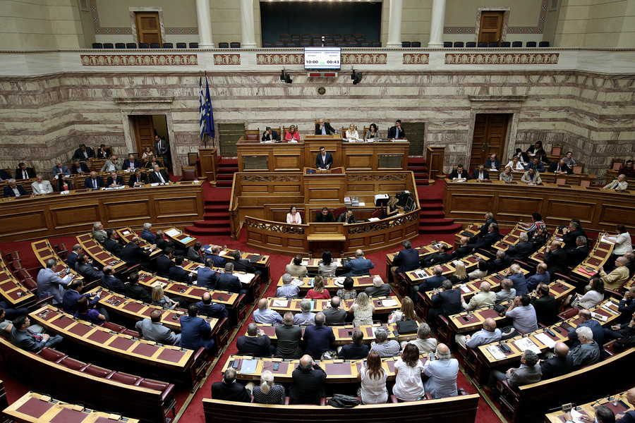 Μείωση της «ψαλίδας» μεταξύ ΝΔ και ΣΥΡΙΖΑ σε δημοσκόπηση του «Πρώτου Θέματος»
