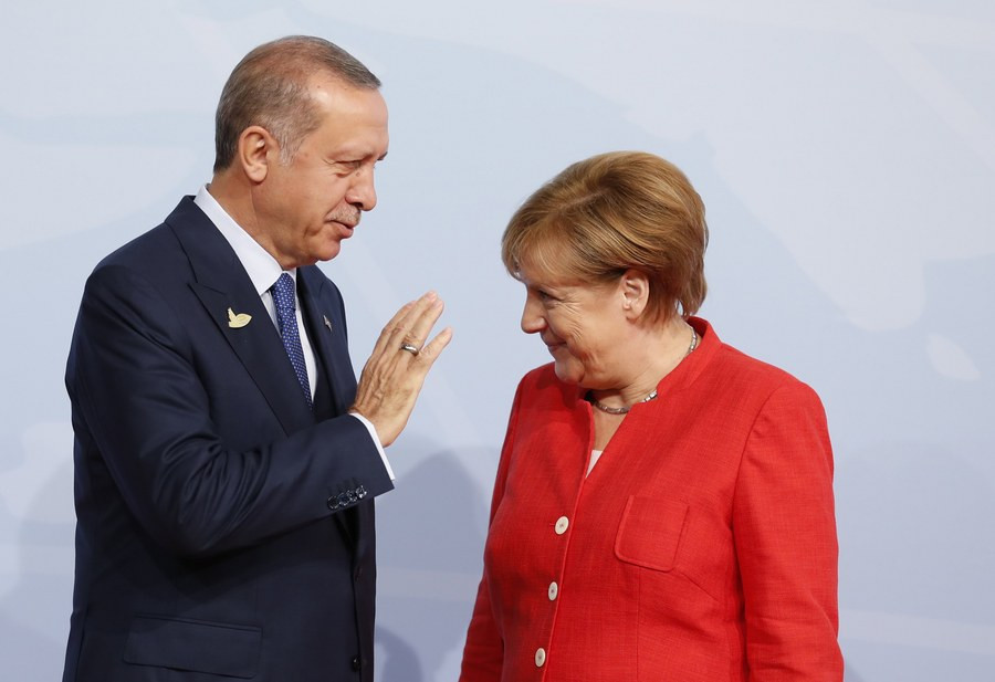 Γερμανία – Τουρκία: Στα «μαχαίρια», αλλά τα όπλα… όπλα