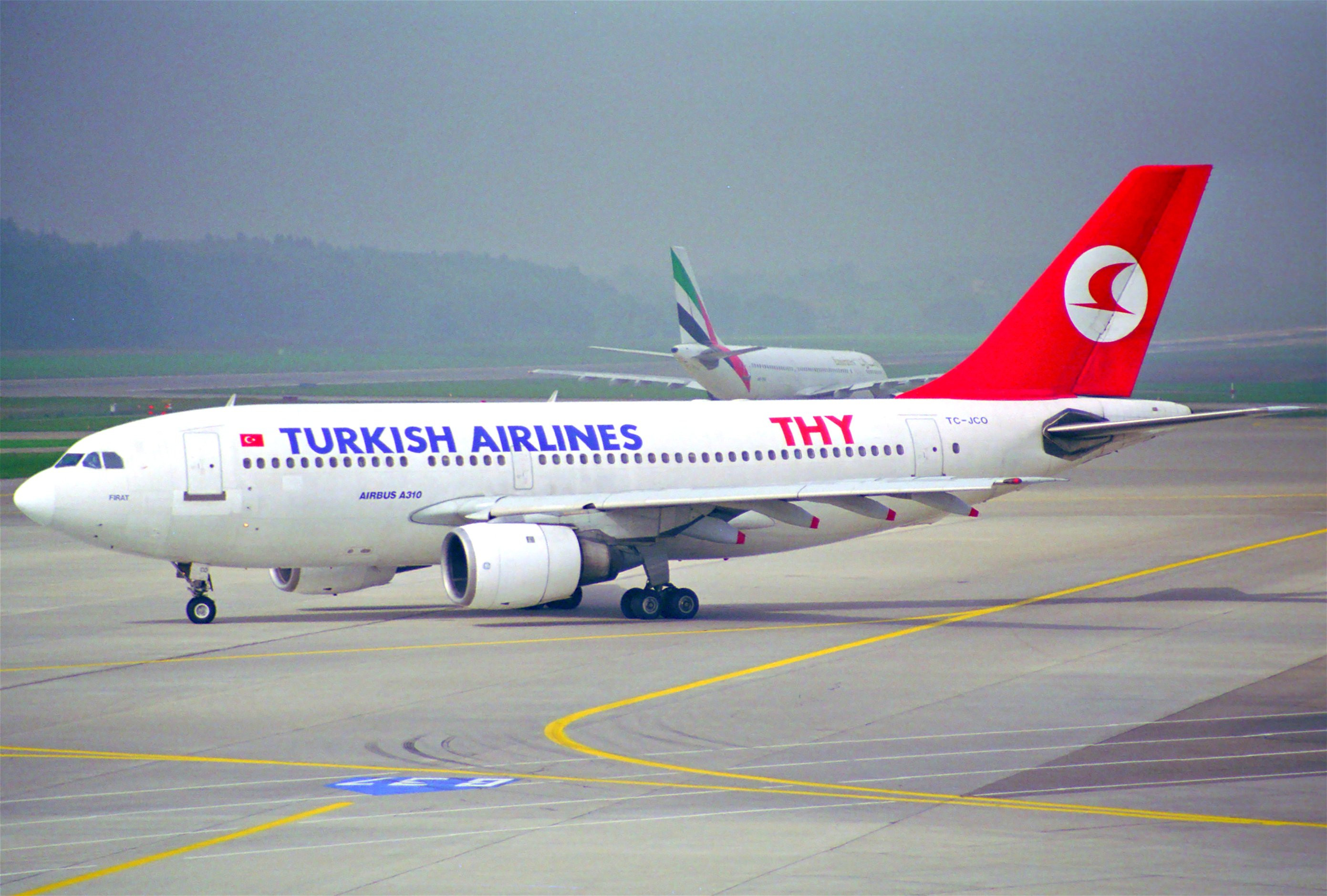 Επίθεση του Ρουβίκωνα στα γραφεία της Turkish Airlines [BINTEO]