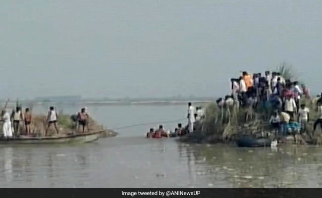 Τουλάχιστον 22 αγρότες νεκροί από τη βύθιση πλοιαρίου σε ποταμό της Ινδίας [ΒΙΝΤΕΟ]
