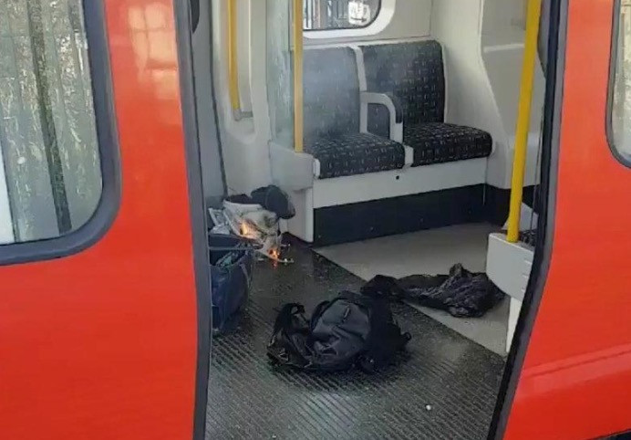 Αυτοσχέδια βόμβα με χρονοδιακόπτη ο εκρηκτικός μηχανισμός στο μετρό