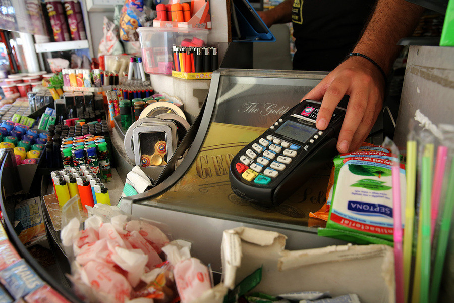 Εκτινάχθηκαν οι συναλλαγές με κάρτες στην Ελλάδα το 2016
