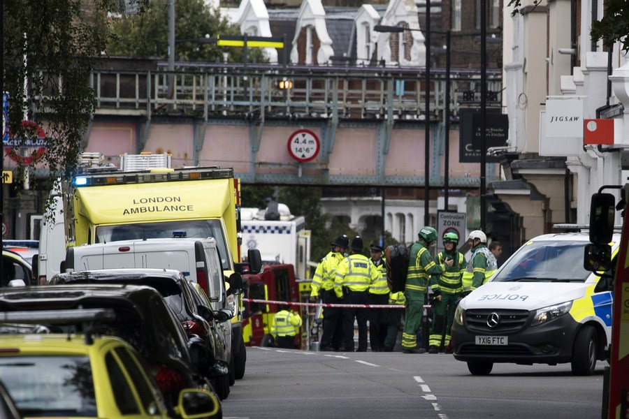Λονδίνο: Συνεχίζεται το ανθρωποκυνηγητό για την τρομοκρατική επίθεση στο μετρό
