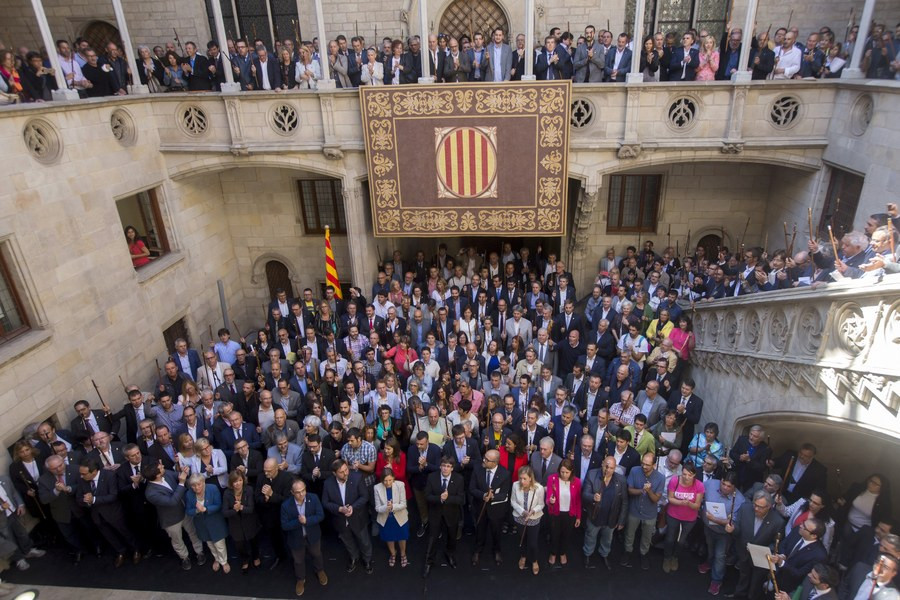 Καταλονία: 700 δήμαρχοι διαδηλώνουν για το δικαίωμα στο δημοψήφισμα της ανεξαρτησίας