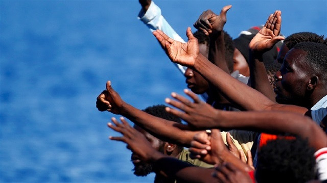 Η λιβυκή ακτοφυλακή εμπόδισε πλοία που μετέφεραν πάνω από 1.000 μετανάστες