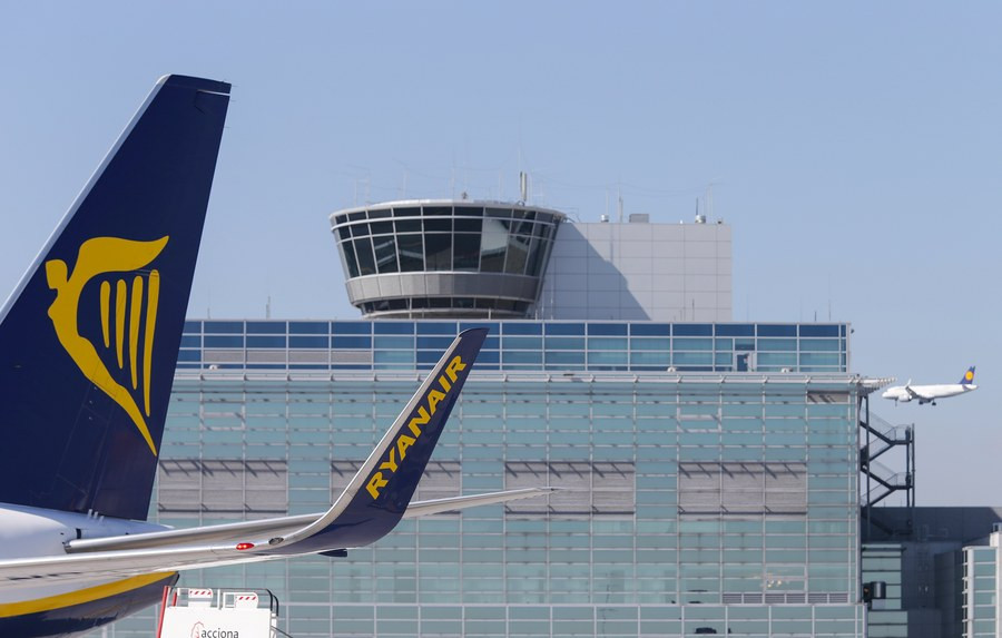Γιατί η Ryanair ακυρώνει 2.000 πτήσεις τις επόμενες εβδομάδες