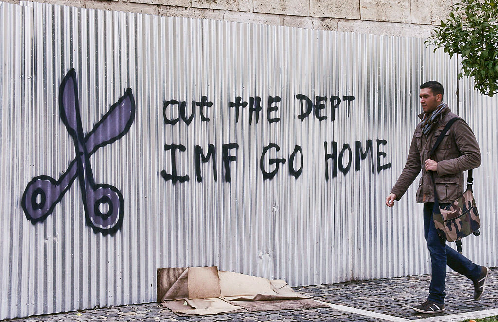 Bloomberg: Το ΔΝΤ υπονομεύει την Ελλάδα