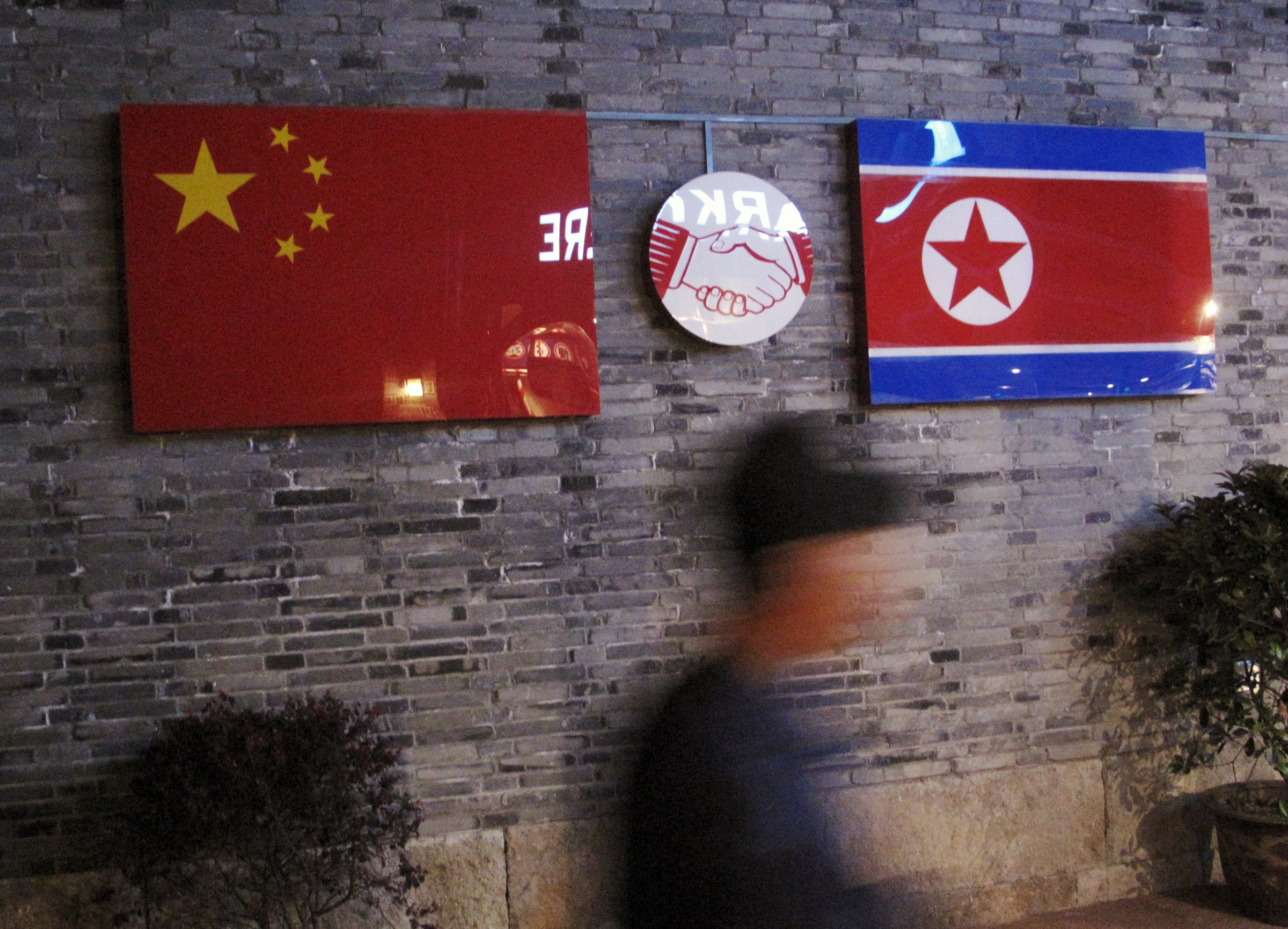 Η λύση στο πρόβλημα με τη Βόρεια Κορέα δεν μπορεί να στηρίζεται μόνο στην επιβολή κυρώσεων, υποστηρίζει η Κίνα